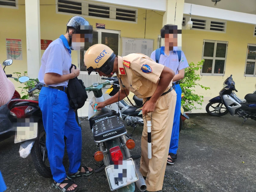 điều khiển xe máy