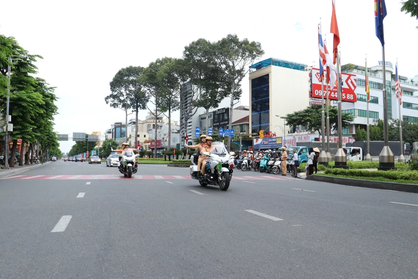 dan-doan-di-dan-bay.jpg
