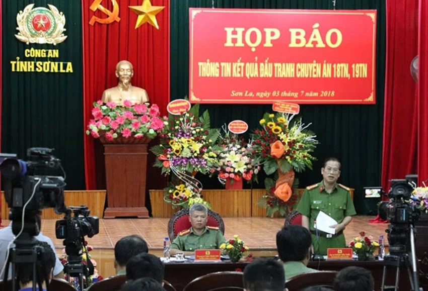 La-chan-thep-nơi-vùng-troi-Tay-Bac-4.jpg