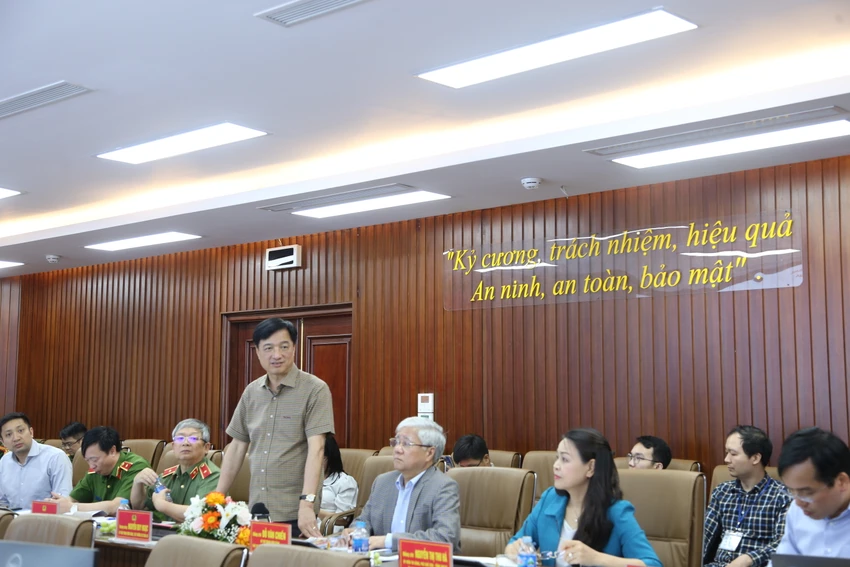 Uy-ban-mttq-lam-viec-voi-bo-cong-an-2.JPG