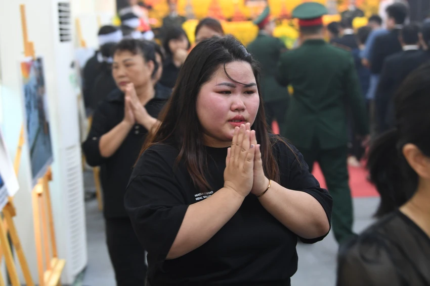 Người dân đẫm lệ đến kính viếng Tổng Bí thư Nguyễn Phú Trọng-5.jpg