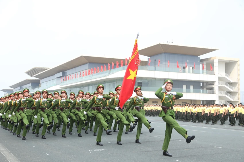 Bo-Cong-nghiem-cam-dang-hinh-anh-trang-phuc-so-hieu-CAND-len-mang-xa-hoi-3.JPG