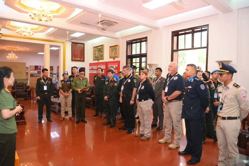 Bo-Cong-an-khai-giang-khoa-tap-huan-tao-nguon-giang-vien-gin-giu-hoa-binh-LHQ-4.jpg