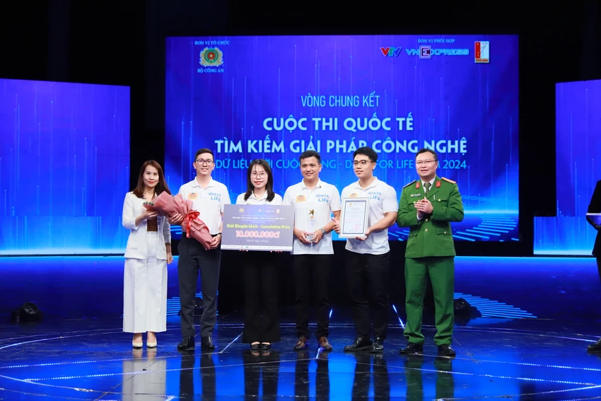 Chung-ket-cuoc-thi-Data-for-life-2024-goi-ten-doi-chien-thang-11.JPG