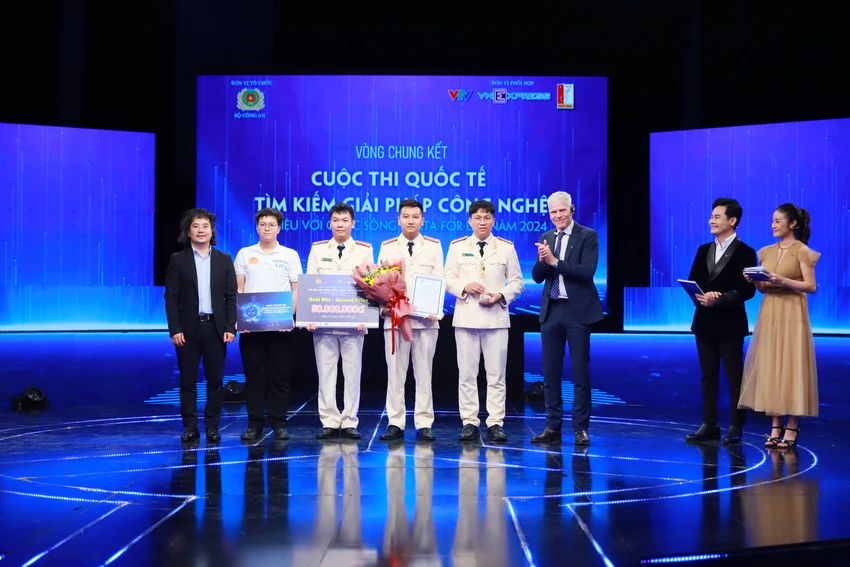 Chung-ket-cuoc-thi-Data-for-life-2024-goi-ten-doi-chien-thang-9.JPG