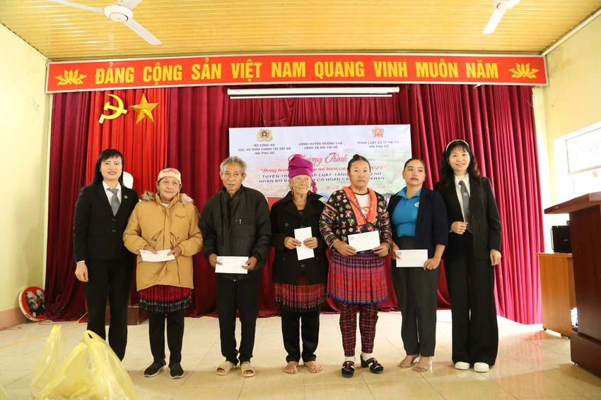 Cuc-A03-va-Doan-Luat-su-Ha-Noi-tuyen-truyen-phap-luat-tai-xa-ngheo-Tay-Bac-12.JPG