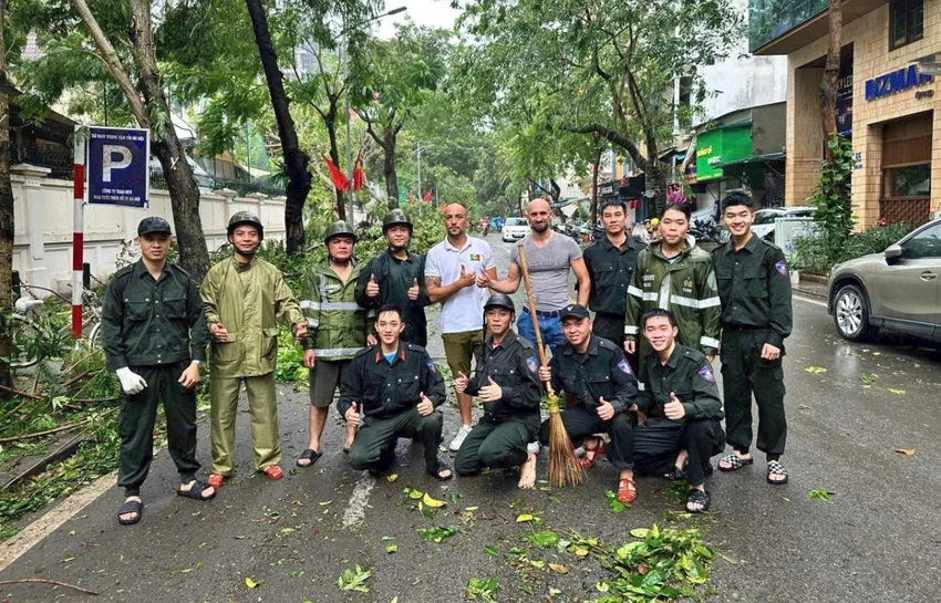 Canh-sat-bao-ve-muc-tieu-ngoai-giao-25-nam-tham-lang-nhung-chien-cong-10.jpg