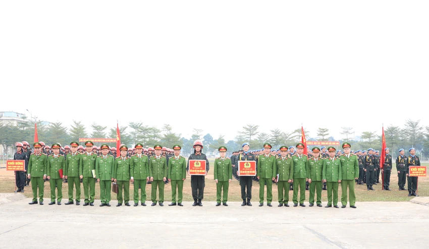 Tu-lenh-CSCD-kiem-tra-cong-tac-huan-luyen-cac-khoi-dieu-binh-dieu-hành-2.JPG