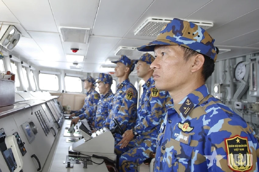 Hai-quan-Viet-Nam-dieu--tau-chien-di-giao-luu-tuan-tra-voi-hai-quan-Trung-Quoc-3.jpg