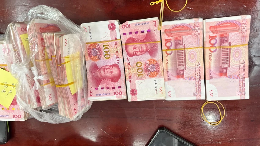 Bien-phong-Lao-Cai-bat-giui-nhom-doi-tuong-van-chuyen-so-luong-lon-ngoại-te-qua-bien-gioi-2.jpg