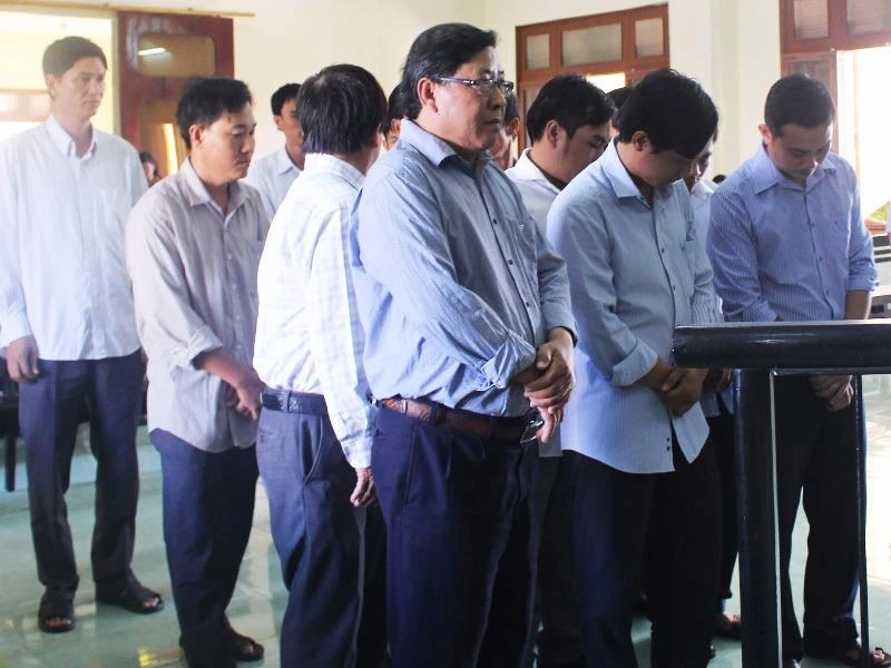 Các bị cáo nghe tòa tuyên án