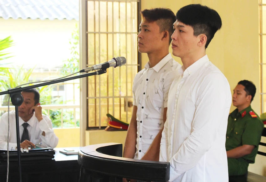 Phiên tòa rối loạn vì bị cáo… đủ 18 tuổi ảnh 1 Phiên tòa rối loạn vì bị cáo… đủ 18 tuổi ảnh 1