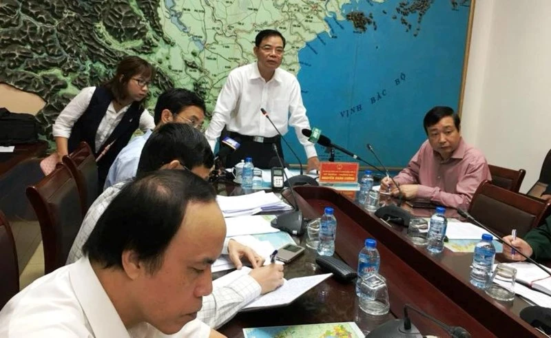 Gió mạnh, sóng biển dữ dội ở Phú Yên ảnh 2 Bão số 12: Mức độ tàn phá sát mức thảm họa - ảnh 2