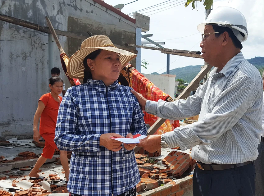Trợ giúp khẩn cấp người dân vùng tâm bão ảnh 2 Trợ giúp khẩn cấp người dân vùng tâm bão ảnh 2