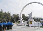 Hàng ngàn người tưởng niệm 64 liệt sĩ Gạc Ma