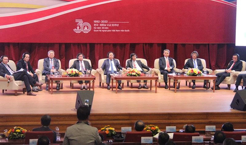 Các đại biểu trao đổi tại sự kiện "Gặp gỡ Hàn Quốc 2022". Ảnh: NO Các đại biểu trao đổi tại sự kiện "Gặp gỡ Hàn Quốc 2022". Ảnh: NO