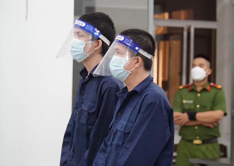 Hai anh em bị cáo Nguyễn Trường Xuân, Nguyễn Trường Ánh. Ảnh: HUỲNH HẢI Hai anh em bị cáo Nguyễn Trường Xuân, Nguyễn Trường Ánh. Ảnh: HUỲNH HẢI