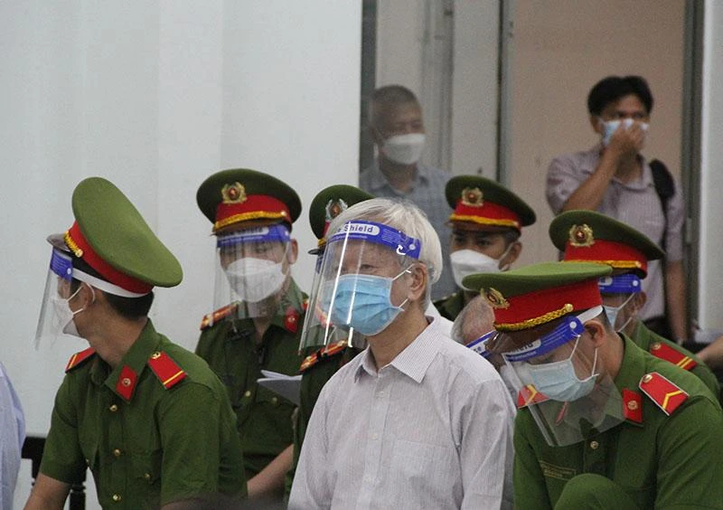 Ông Nguyễn Chiến Thắng, cựu Chủ tịch UBND tỉnh Khánh Hòa bị xét xử trong vụ án tại hai dự án trên núi Chín Khúc. Ảnh: TẤN LỘC Ông Nguyễn Chiến Thắng, cựu Chủ tịch UBND tỉnh Khánh Hòa bị xét xử trong vụ án tại hai dự án trên núi Chín Khúc. Ảnh: TẤN LỘC