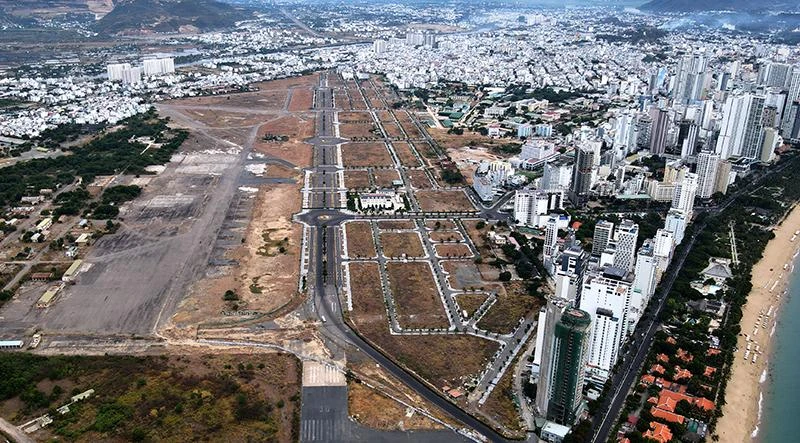 Toàn cảnh khu đất sân bay Nha Trang cũ. Ảnh: HUỲNH HẢI