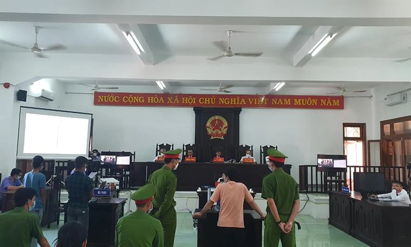 Phiên tòa bắt đầu xét hỏi. Ảnh: TL Phiên tòa bắt đầu xét hỏi. Ảnh: TL