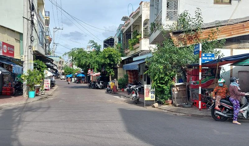 Đường Phạm Ngũ Lão, TP Quy Nhơn vừa được sửa chữa. Ảnh: NO Đường Phạm Ngũ Lão, TP Quy Nhơn vừa được sửa chữa. Ảnh: NO