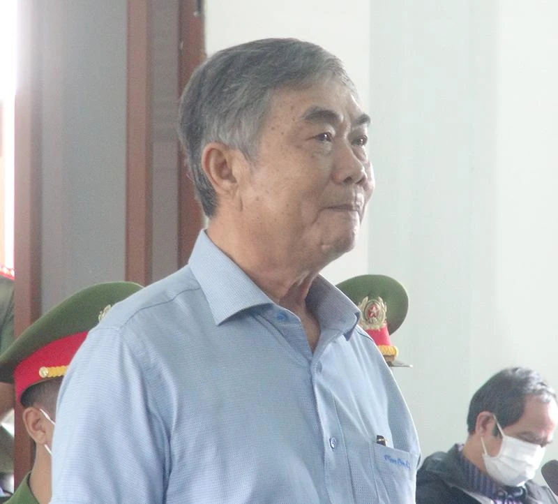 Bị cáo Nguyễn Chí Hiến, cựu Phó Chủ tịch thường trực UBND tỉnh Phú Yên, cho rằng trách nhiệm sai phạm là của tập thể. Ảnh: TL Bị cáo Nguyễn Chí Hiến, cựu Phó Chủ tịch thường trực UBND tỉnh Phú Yên, cho rằng trách nhiệm sai phạm là của tập thể. Ảnh: TL