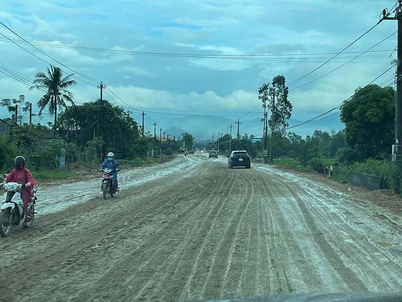 Quốc lộ 19 qua Bình Định như ruộng cày. Ảnh: CTV Quốc lộ 19 qua Bình Định như ruộng cày. Ảnh: CTV