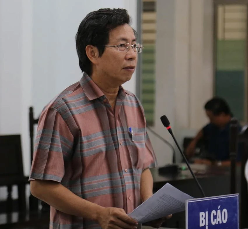 Ông Lê Huy Toàn, cựu Phó chủ tịch UBND TP Nha Trang khi bị xét xử trong vụ án khác. Ảnh: TẤN LỘC Ông Lê Huy Toàn, cựu Phó chủ tịch UBND TP Nha Trang khi bị xét xử trong vụ án khác. Ảnh: TẤN LỘC