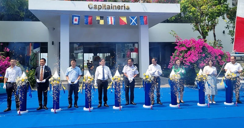 Nghi thức cắt băng khai trương bến du thuyền quốc tế Ana Marina Nha Trang. Ảnh: TL Nghi thức cắt băng khai trương bến du thuyền quốc tế Ana Marina Nha Trang. Ảnh: TL