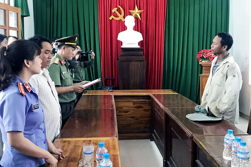 Cơ quan An ninh điều tra Công an tỉnh Phú Yên công bố lệnh bắt tạm giam Nay Y Blang. Ảnh; CÔNG AN PHÚ YÊN