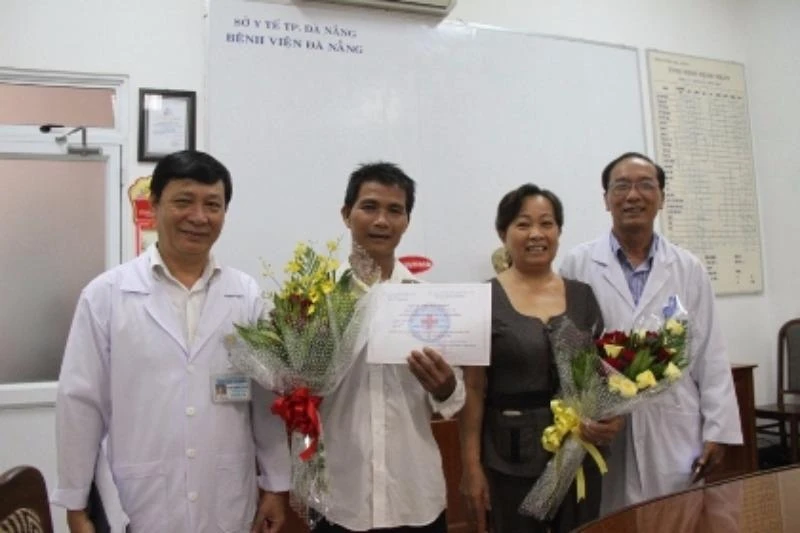 Tri ân người em hiến thận cứu chị gái ảnh 1 Anh Trường và chị gái của mình đã xuất viện