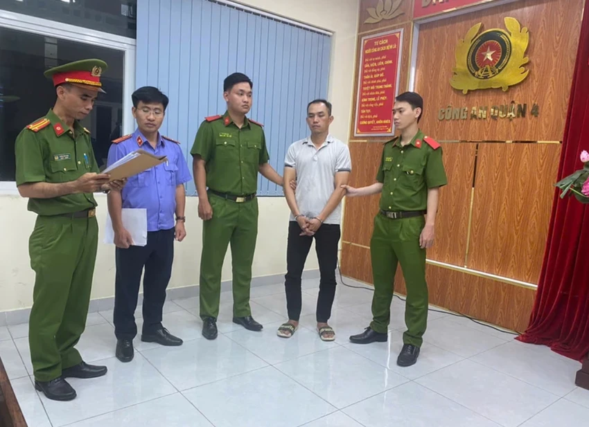 Đề nghị truy tố người đánh cô gái giữa đường ở quận 4