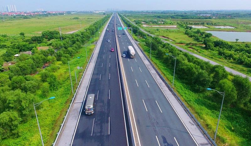 Phó Thủ tướng Trần Hồng Hà giao Bộ Tài chính chủ trì, phối hợp với Bộ Xây dựng thành lập ngay Tổ công tác liên Bộ kiểm tra việc lựa chọn nhà thầu xây dựng đường cao tốc TP. HCM - Thủ Dầu Một - Chơn Thành.