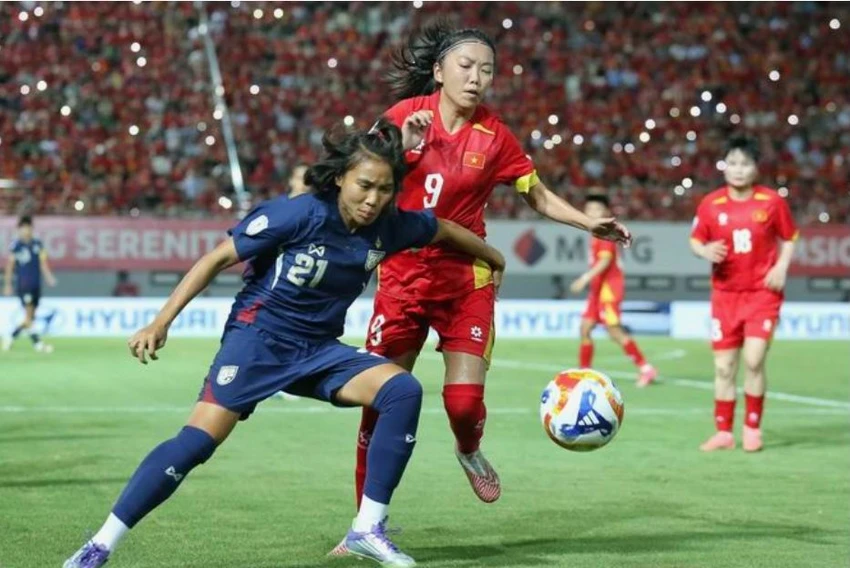 HLV Ruengrutai Srathongvian phải truất ngôi “hậu” của tuyển Việt Nam