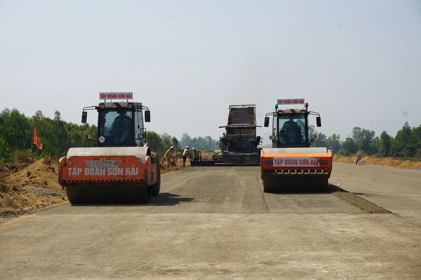 Bộ trưởng Bộ GTVT: Phấn đấu hoàn thành cao tốc Bắc-Nam qua tỉnh Bình Định, Phú Yên trong quý 3 năm 2025
