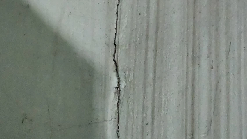 nứt.jpg