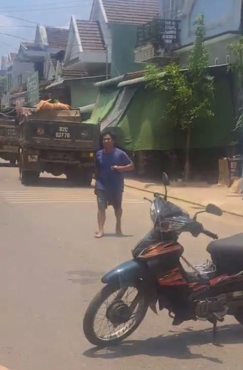 chặn xe.jpg