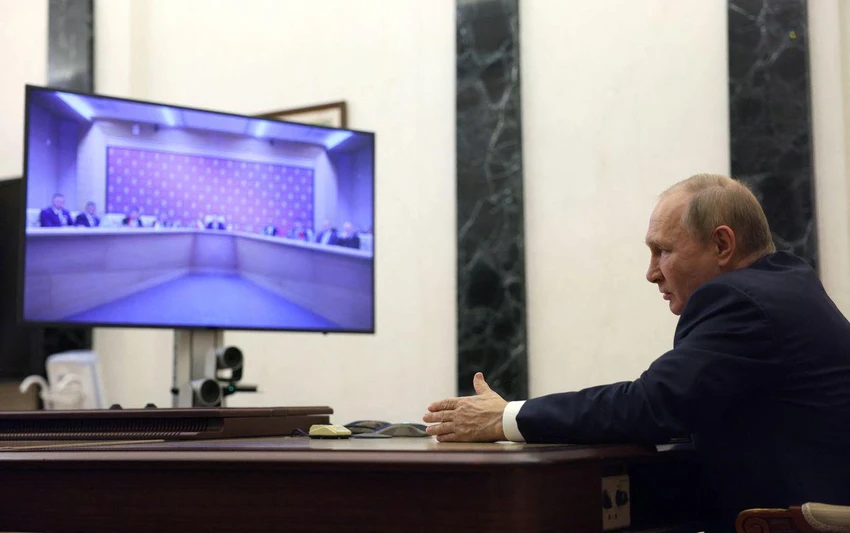 Tổng thống Nga Vladimir Putin họp với những người đứng đầu cơ quan an ninh và tình báo qua video ở Moscow ngày 29-9. Ảnh: SPUTNIK Tổng thống Nga Vladimir Putin họp với những người đứng đầu cơ quan an ninh và tình báo qua video ở Moscow ngày 29-9. Ảnh: SPUTNIK