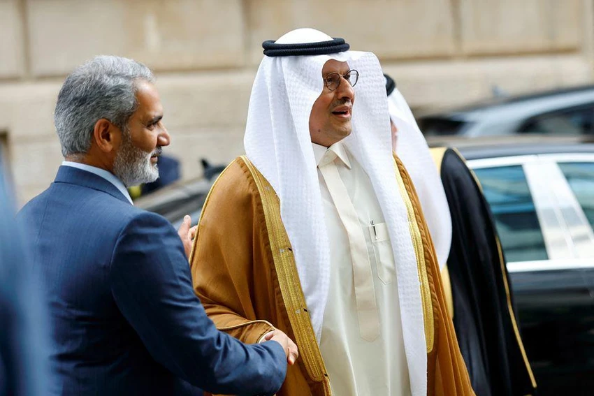 Bộ trưởng Năng lượng Saudi Arabia - Hoàng tử Abdulaziz bin Salman Al-Saud và Tổng thư ký OPEC - ông Haitham al-Ghais tại trụ sở của Tổ chức Các nước Xuất khẩu Dầu mỏ (OPEC) ở Vienna, Áo ngày 5-10. Ảnh: REUTERS Bộ trưởng Năng lượng Saudi Arabia - Hoàng tử Abdulaziz bin Salman Al-Saud và Tổng thư ký OPEC - ông Haitham al-Ghais tại trụ sở của Tổ chức Các nước Xuất khẩu Dầu mỏ (OPEC) ở Vienna, Áo ngày 5-10. Ảnh: REUTERS