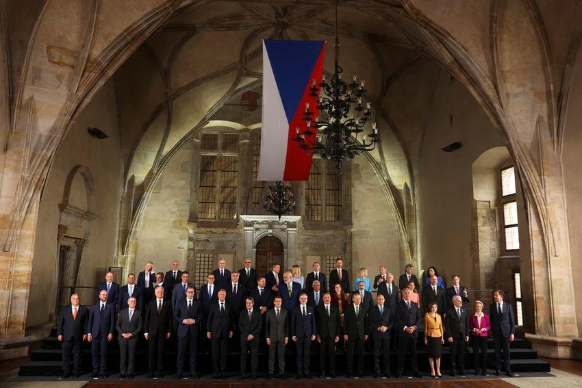 Hội nghị khai mạc Cộng đồng Chính trị Châu Âu (EPC) tại Lâu đài Praha ở thủ đô Praha, (CH Séc) ngày 6-10. Ảnh: REUTERS Hội nghị khai mạc Cộng đồng Chính trị Châu Âu (EPC) tại Lâu đài Praha ở thủ đô Praha, (CH Séc) ngày 6-10. Ảnh: REUTERS