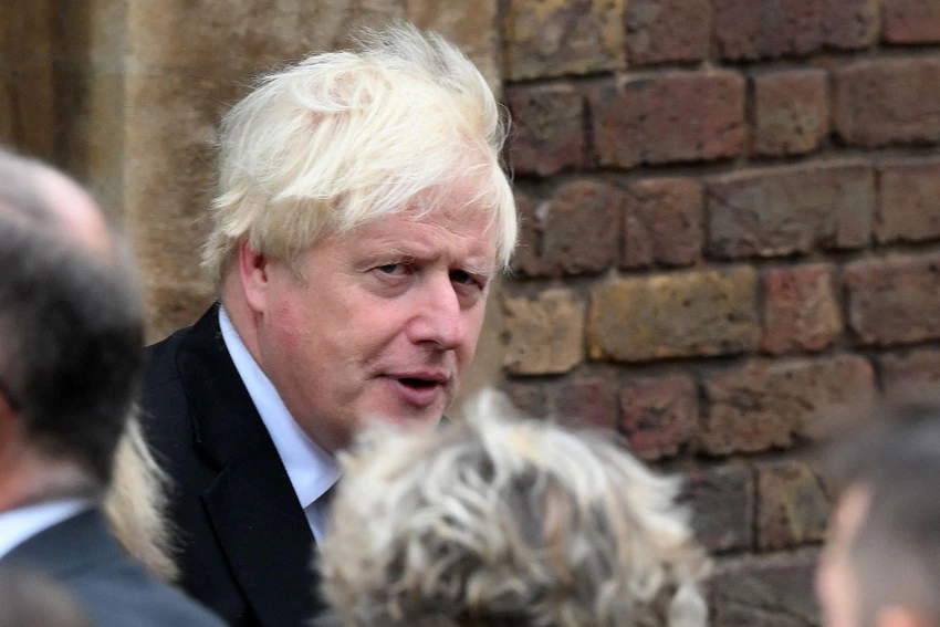 Cựu Thủ tướng Anh Boris Johnson rời đi sau khi tham dự buổi lễ tại Cung điện St James, thủ đô London (Anh) ngày 10-9. Ảnh: REUTERS Cựu Thủ tướng Anh Boris Johnson rời đi sau khi tham dự buổi lễ tại Cung điện St James, thủ đô London (Anh) ngày 10-9. Ảnh: REUTERS