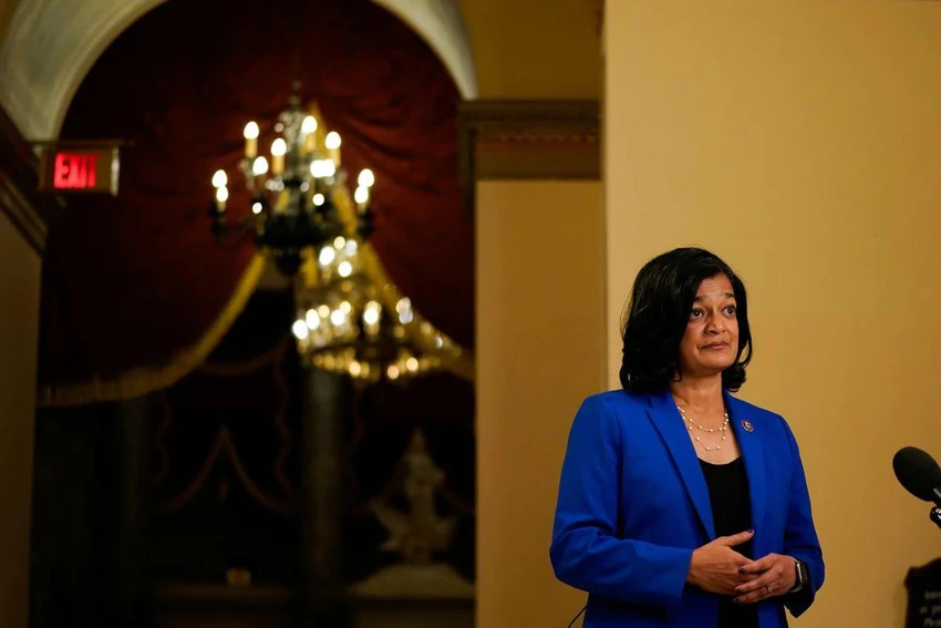 Nghị sĩ Dân chủ Pramila Jayapal trong lần trả lời phỏng vấn truyền hình tại Điện Capitol, thủ đô Washington D.C. (Mỹ) ngày 4-11-2021. Ảnh: REUTERS