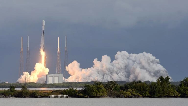 Một tên lửa Falcon 9 của công ty SpaceX (Mỹ). Ảnh: GETTY IMAGES Một tên lửa Falcon 9 của công ty SpaceX (Mỹ). Ảnh: GETTY IMAGES