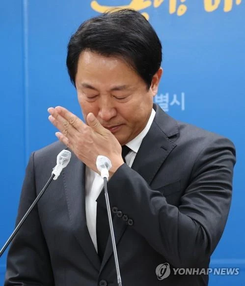 Thị trưởng thành phố Seoul - ông Oh Se-hoon trong cuộc họp báo ngày 1-11. Ảnh: YONHAP Thị trưởng thành phố Seoul - ông Oh Se-hoon trong cuộc họp báo ngày 1-11. Ảnh: YONHAP