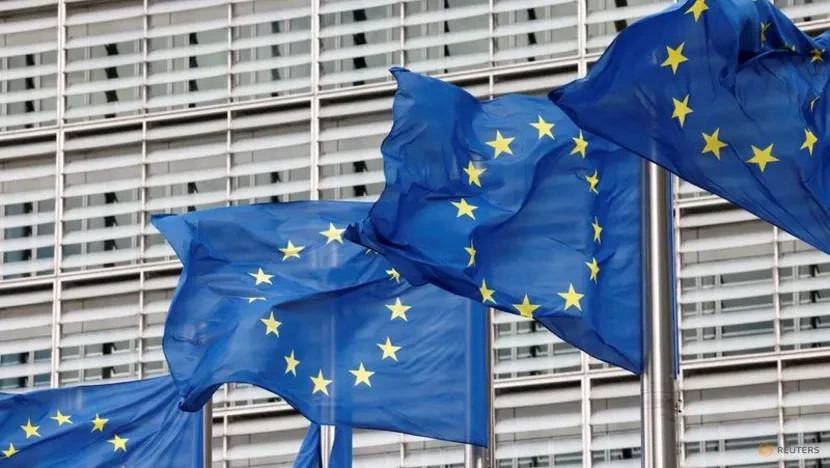 Cờ Liên minh châu Âu bên ngoài trụ sở tại thủ đô Brussels (Bỉ) ngày 28-9. Ảnh: REUTERS Cờ Liên minh châu Âu bên ngoài trụ sở tại thủ đô Brussels (Bỉ) ngày 28-9. Ảnh: REUTERS