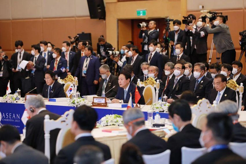 Tổng thống Hàn Quốc Yoon Suk-yeol tại Hội nghị Cấp cao ASEAN+3 ở thủ đô Phnom Penh (Campuchia) ngày 12-11. Ảnh: KHMER TIMES Tổng thống Hàn Quốc Yoon Suk-yeol tại Hội nghị Cấp cao ASEAN+3 ở thủ đô Phnom Penh (Campuchia) ngày 12-11. Ảnh: KHMER TIMES