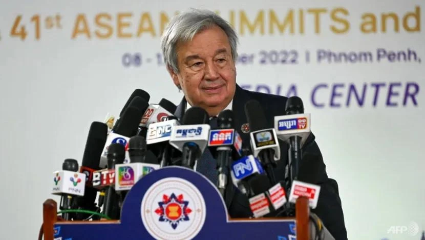 Tổng thư ký Liên Hợp Quốc Antonio Guterres phát biểu tại cuộc họp báo trong Hội nghị cấp cao ASEAN lần thứ 40 tại thủ đô Phnom Penh ngày 12-11. Ảnh: AFP Tổng thư ký Liên Hợp Quốc Antonio Guterres phát biểu tại cuộc họp báo trong Hội nghị cấp cao ASEAN lần thứ 40 tại thủ đô Phnom Penh ngày 12-11. Ảnh: AFP