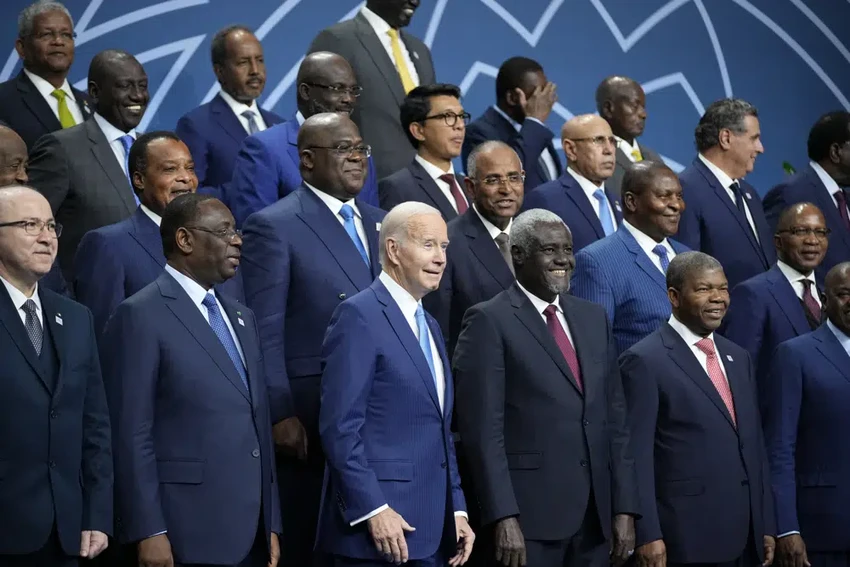 Tổng thống Mỹ Joe Biden và lãnh đạo các nước châu Phi tại Hội nghị thượng đỉnh Mỹ-Châu Phi ở thủ đô Washington,ngày 15-12. Ảnh: AP Tổng thống Mỹ Joe Biden và lãnh đạo các nước châu Phi tại Hội nghị thượng đỉnh Mỹ-Châu Phi ở thủ đô Washington,ngày 15-12. Ảnh: AP
