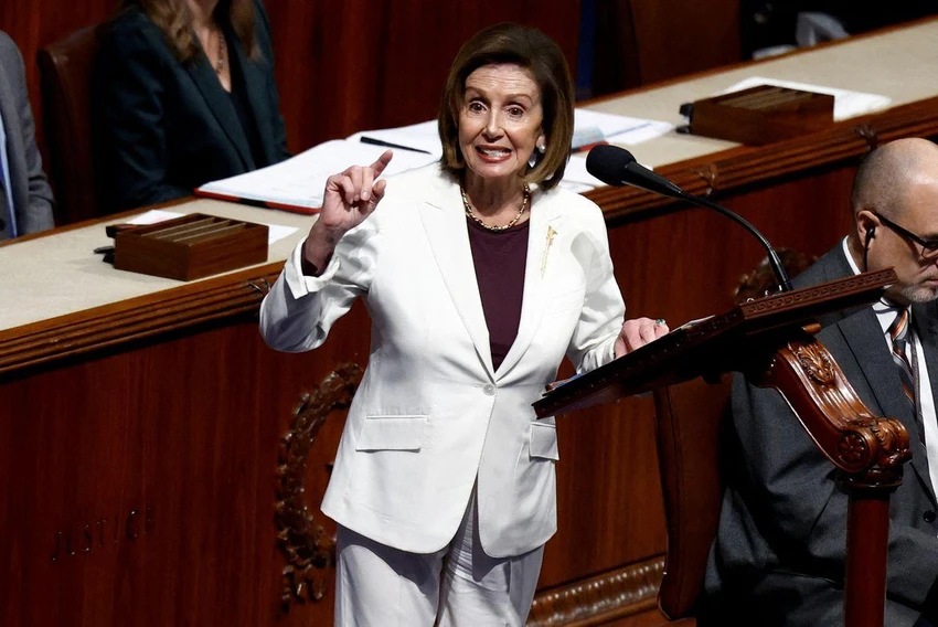 Chủ tịch Hạ viện Mỹ Nancy Pelosi (D-CA) tại Điện Capitol ở thủ đô Washington D.C. (Mỹ) ngày 17-11. Ảnh: REUTERS Chủ tịch Hạ viện Mỹ Nancy Pelosi (D-CA) tại Điện Capitol ở thủ đô Washington D.C. (Mỹ) ngày 17-11. Ảnh: REUTERS