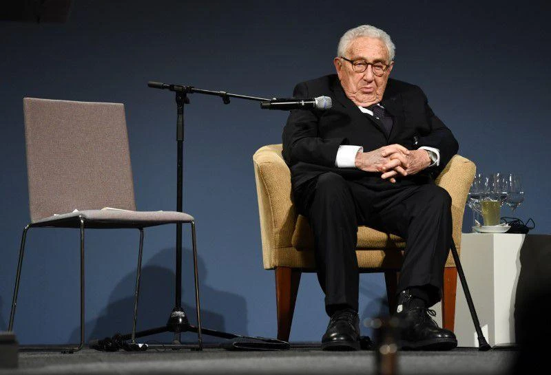 Cựu Ngoại trưởng Mỹ Henry Kissinger tham dự lễ trao giải của Viện hàn lâm Mỹ tại Cung điện Charlottenburg ở thủ đô Berlin (Đức) ngày 21-1-2020. Ảnh: REUTERS